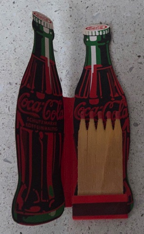 77105-1 € 2,50 coca cola lucifers.jpeg
